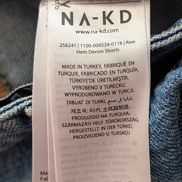 NA-KD Medium Wash Blue High Waisted Raw Hem Denim Shorts Size 36 - Picture 4 of 9
